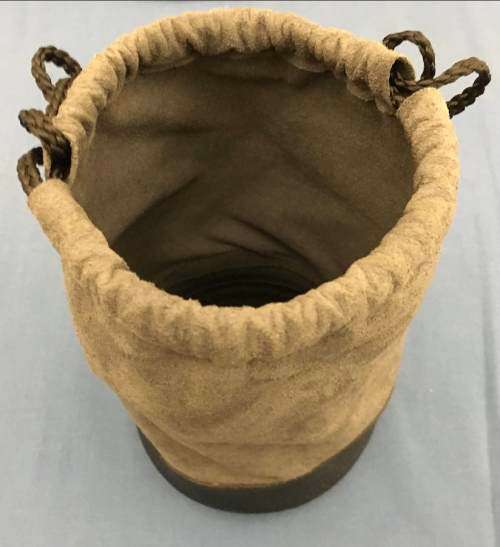 CANON EF 100MM F2.8 L IS USM MACRO LENS Retail: R17 695 + LENS HOOD Retail: R1135 | Condition 10/10!