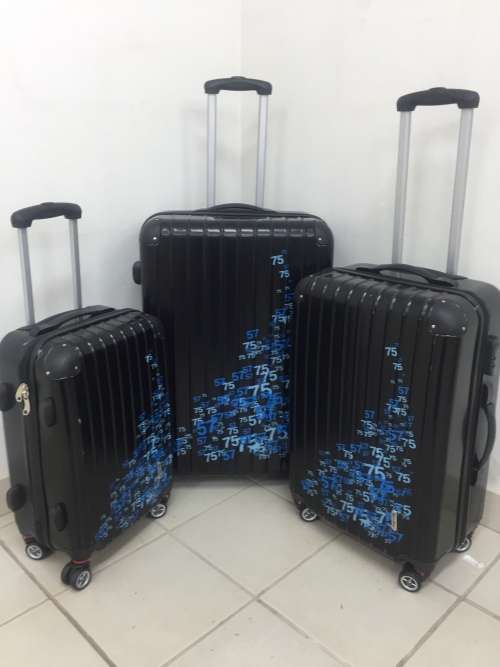 Set of 3 Lightweight Travel Luggage Bags - Universal Wheels - Only Black