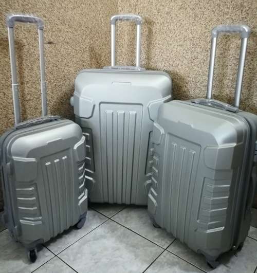 Set of 3 Lightweight Travel Luggage Bags - Universal Wheels - (Purple)