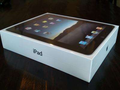 **BRAND NEW**SEALED**APPLE iPAD 64GB WiFi+3G*+ FREE IPAD CASE**NEXT DAY DELIVERY***