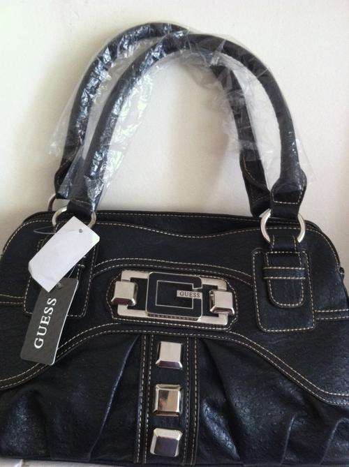 ***BRAND NEW** GUESS HAND BAG***BEAUTIFUL AND LOVELY STYLE****
