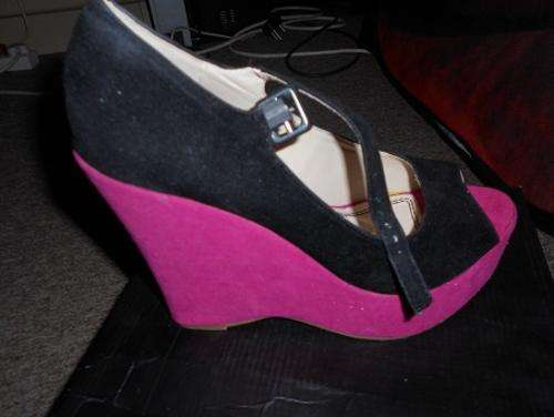 Black & Pink Wedge High Heel with Strap Over & Open Toe!