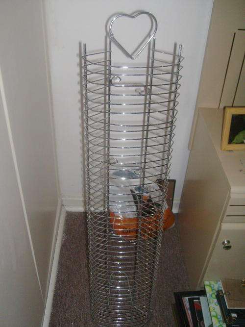 Silver DVD Stand With Heart!!