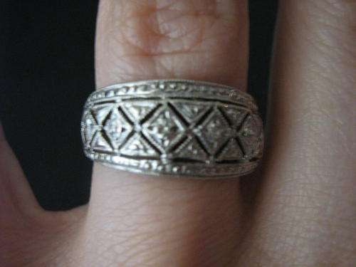 9ct White Gold Detail Ring