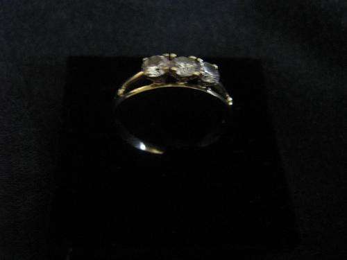 9ct Gold - Three Cubics Ring