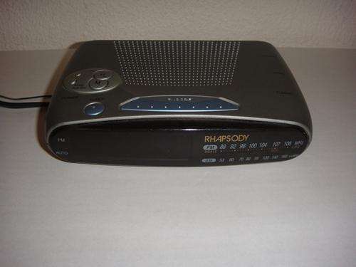 RHAPSODY AM/FM Clock Radio