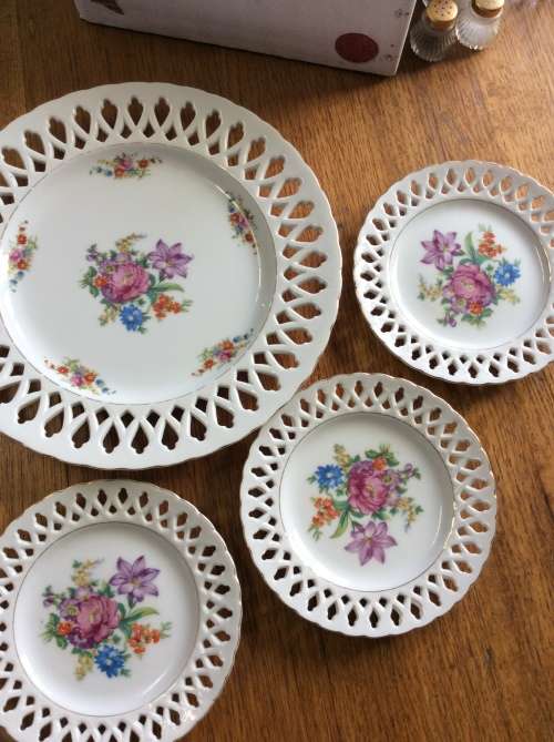 Set of 4 Lacework Cut out Porcelain Serving Plate Set