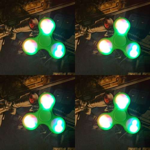 FIDGET SPINNER - LED GREEN AUTO FUNCTION (LOCAL STOCK)*CHEAPEST SHIPMENT OUT OF ALL SELLERS*