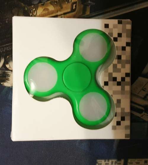 FIDGET SPINNER - LED GREEN AUTO FUNCTION (LOCAL STOCK)*CHEAPEST SHIPMENT OUT OF ALL SELLERS*