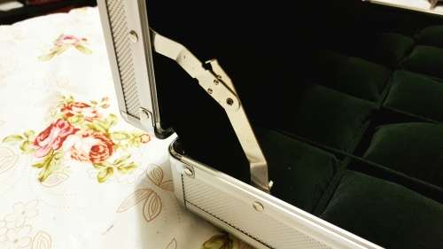 15 SLOT WATCH CASE ALUMINUM BRIEFCASE DESIGN *Last Stock until August*