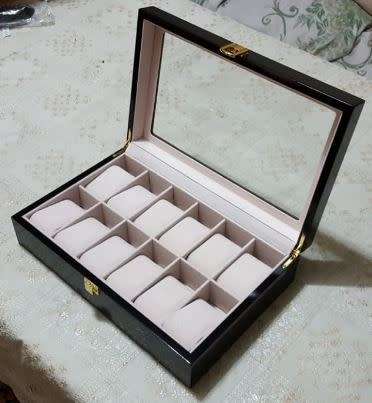 WATCH BOX 12 SLOT WOOD / BLACK DOTTED GLOSSY DESIGN
