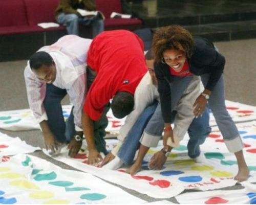 TWISTER - THE CLASSIC GAME WITH 2 MORE MOVES - SOCIAL ACTIVITY  PARTY  BODY GAME