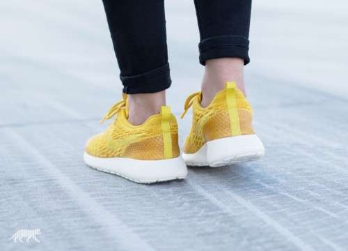 Original Women's NIKE ROSHE ONE FLYKNIT GOLD 704927 701 UK Size 4 (SA 4)