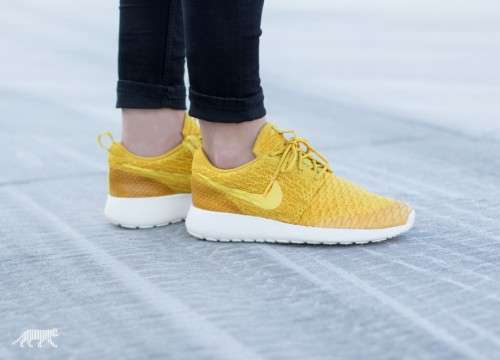 Original Women's NIKE ROSHE ONE FLYKNIT GOLD 704927 701 UK Size 4 (SA 4)