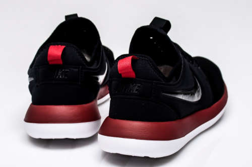 Original Mens NIKE ROSHE TWO Black/Black Gym Red 844656 005 Size UK 9 (SA 9)