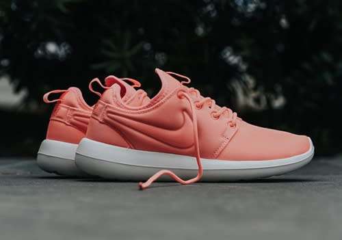Original Women's NIKE Roshe TWO 844931 600 Atomic Pink/Sail-Turf Size UK 4.5 (SA 4.5)