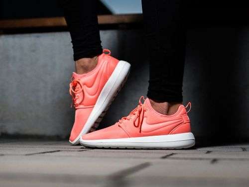 Original Women's NIKE Roshe TWO 844931 600 Atomic Pink/Sail-Turf Size UK 4.5 (SA 4.5)