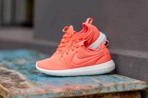 Original Women's NIKE Roshe TWO 844931 600 Atomic Pink/Sail-Turf Size UK 4.5 (SA 4.5)