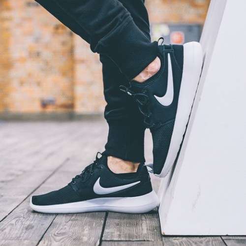 Sneakers Original Mens NIKE ROSHE TWO 844656 004 Black White Size UK 11 SA 11 was sold for 301.00 on 17 May at 14 01 by Seal The Deal in Johannesburg ID 415332439