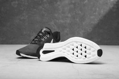 Original Mens Nike Zoom Strike Running Shoes (latest)  AJ0189 001 Black/ White Size UK 12 (SA 12)