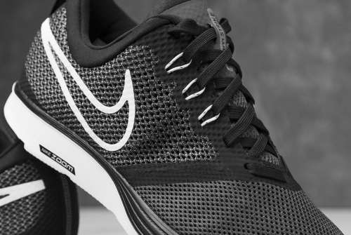 Original Mens Nike Zoom Strike Running Shoes (latest)  AJ0189 001 Black/ White Size UK 12 (SA 12)