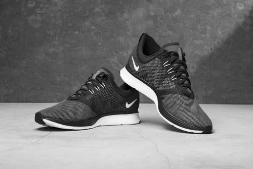 Original Mens Nike Zoom Strike Running Shoes (latest)  AJ0189 001 Black/ White Size UK 12 (SA 12)