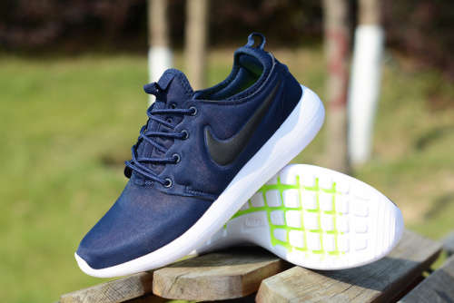Original Mens NIKE ROSHE TWO MIDNIGHT NAVY SAIL 844656 400 Size UK 11 (SA 11)