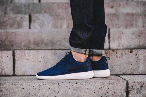 Original Mens NIKE ROSHE TWO MIDNIGHT NAVY SAIL 844656 400 Size UK 11 (SA 11)