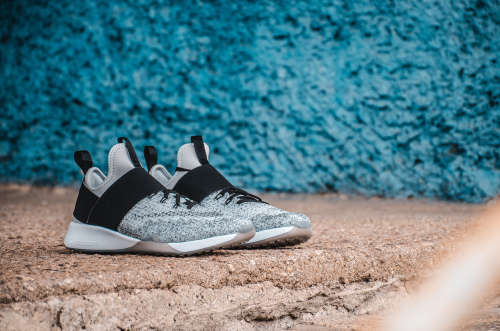 Original Women's Nike Air Zoom Strong WHITE/ BLACK 843975 100 Size UK 4.5 (SA 4.5)