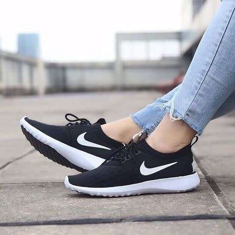 Nike juvenate women's black and white shop
