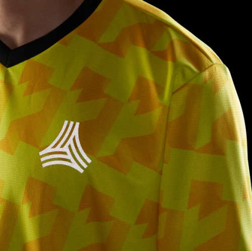 Original Men's adidas Training T-Shirt Tango AOP Jersey Loose Fit Semi Solar DX2328 Size Medium