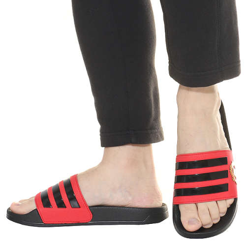 adidas Unisex ADILETTE MANCHESTER UNITED Real Red/ Core Black FW7072 Size UK 9 (SA 9)