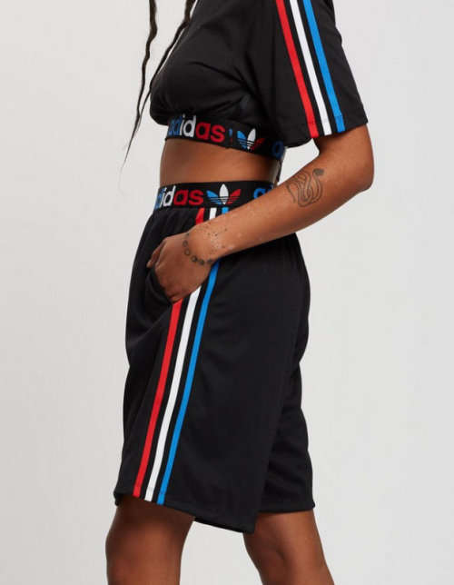 adidas Women`s ADICOLOR TRICOLOR PRIMEBLUE LONG SHORTS GN2934 Size Large