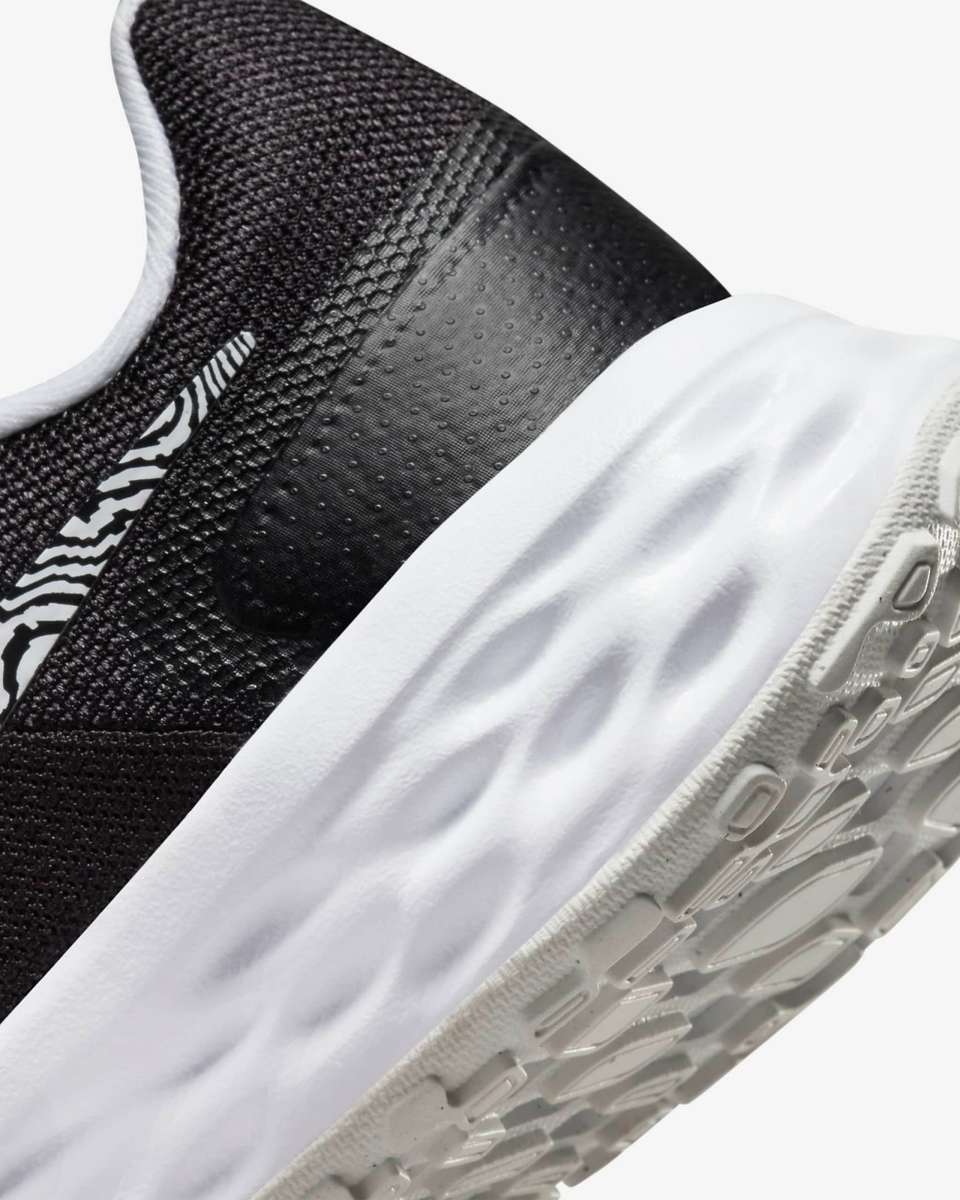 Nike Women's Revolution 6 NN Premium Black/White DR9960 001 Size UK 7 (SA 7)