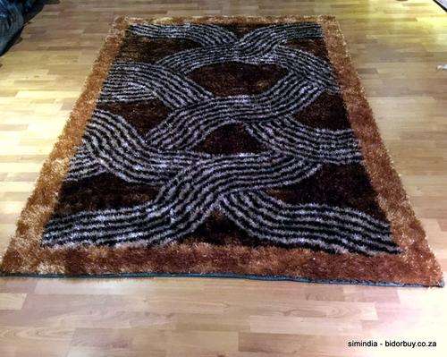 Brand New Shaggy Rug Measures 2.3m x 1,6m