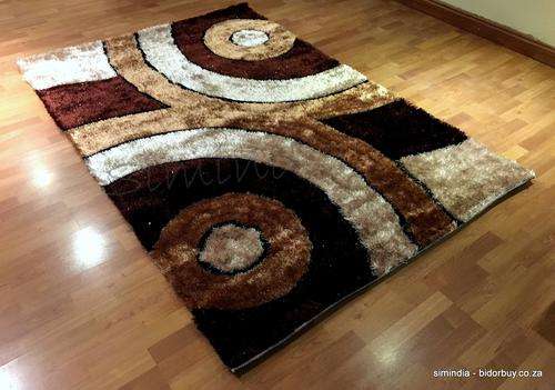 Brand New Shaggy Rug Measures 2.3m x 1,5m