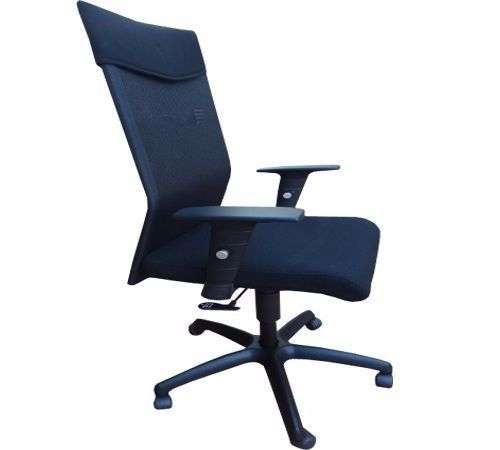 COMFORTABLE OFFICE CHAIR