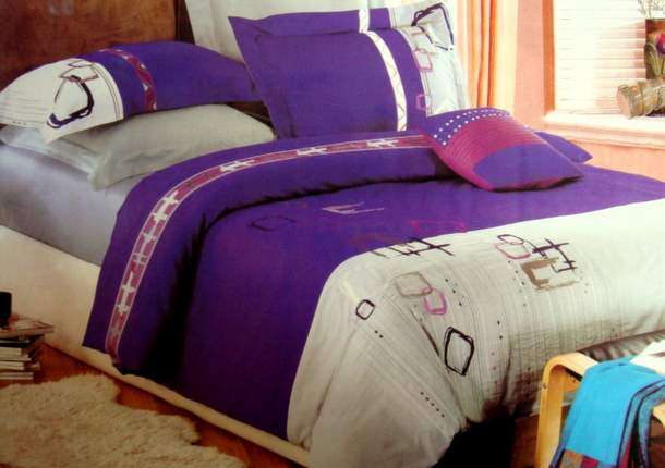 EMBROIDRED SILK 6 PEICE QUEEN SIZE  DUVET COVER TO ENHANCE BEAUTY OF BED ROOM (CURTAINS ON ORDER)