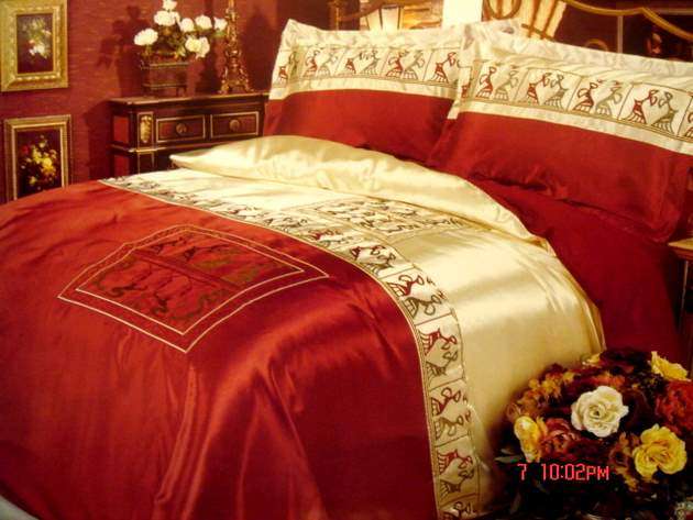 *****EMBROIDRED SILK   6 PEICE QUEEN SIZE AND DUVET COVER SET