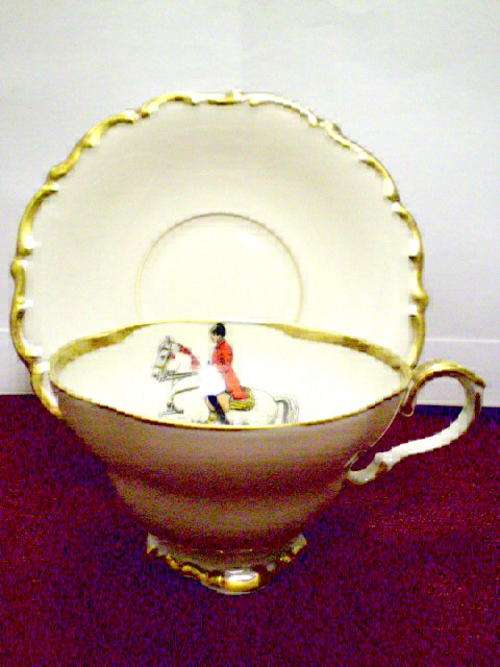 SET OF 4 COFFEE CUPS& SAUCERS FEATURING LIPPIZANER HORSES