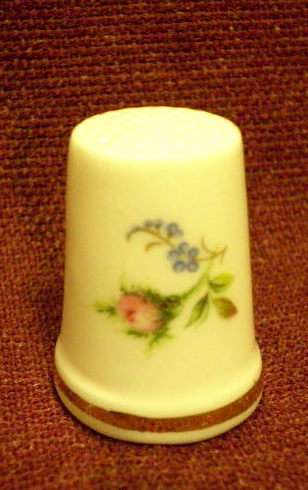 ROYAL ALBERT "MOSS ROSE" THIMBLE