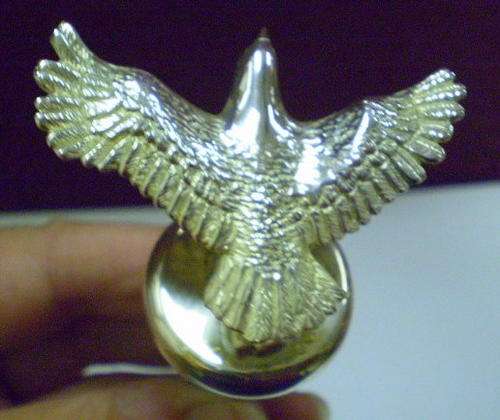 BOTTLE STOPPER TOPPED WITH A SILVER PLATED EAGLE - IDEAL GIFT FOR A MAN!!