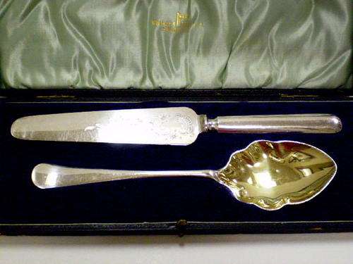 LOVELY WALKER & HALL SERVING SET