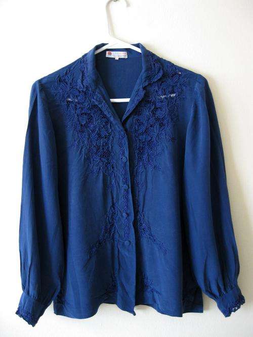 VINTAGE "PEONY" NAVY BLUE 100% FINE SILK HAND EMBROIDERED BLOUSE SHIRT - SHANGHAI - SIZE MEDIUM