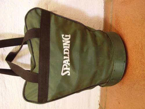 Spalding bag full with balls