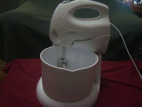 KENWOOD  **** HANDHELD MIXER WITH BOWL