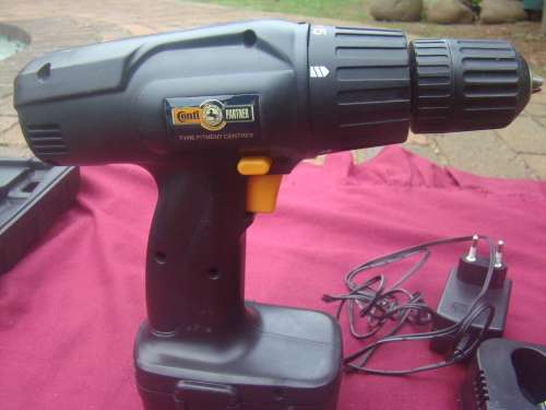 PORTABLE  SCREWDRIVER &  DRILLING MACHINE *** rechargeable