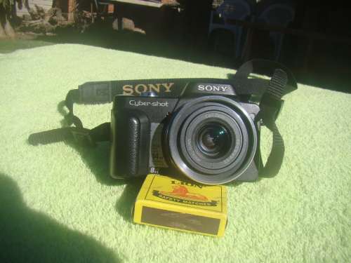 DIGITAL CAMERA  SONY - CYBER-SHOT