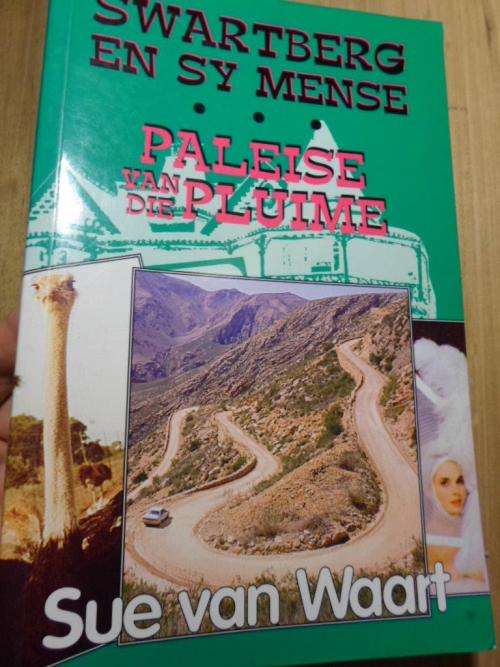 SWARTBERG EN SY MENSE & PALEISE VAN DIE PLUIME. Sue van Waart