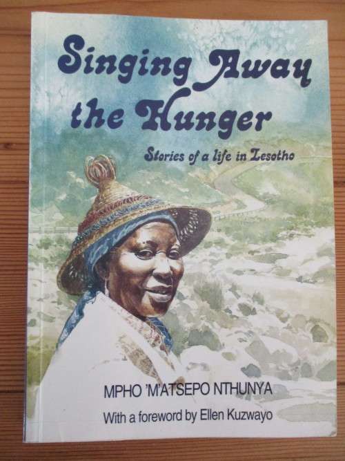 Singing Away the Hunger. STORIES OF A LIFE IN LESOTHO. Mpho 'M'atsepo Nthunya